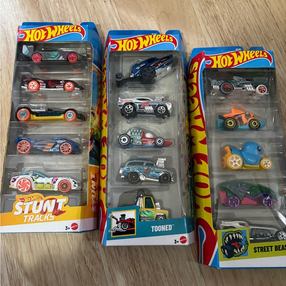 Hot wheels set of 3